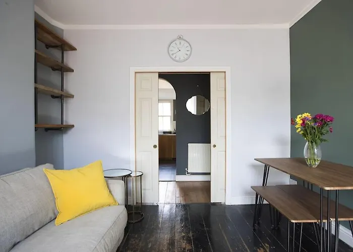 Top-Floor Covent Garden Flat